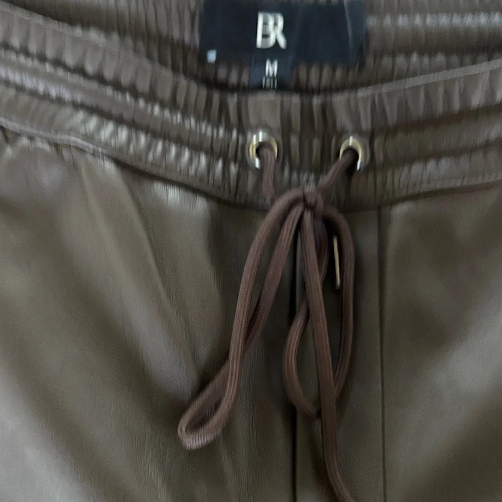 Banana Republic Womens Slim Vegan Leather Jogger | Black Size Medium - Picture 5 of 6